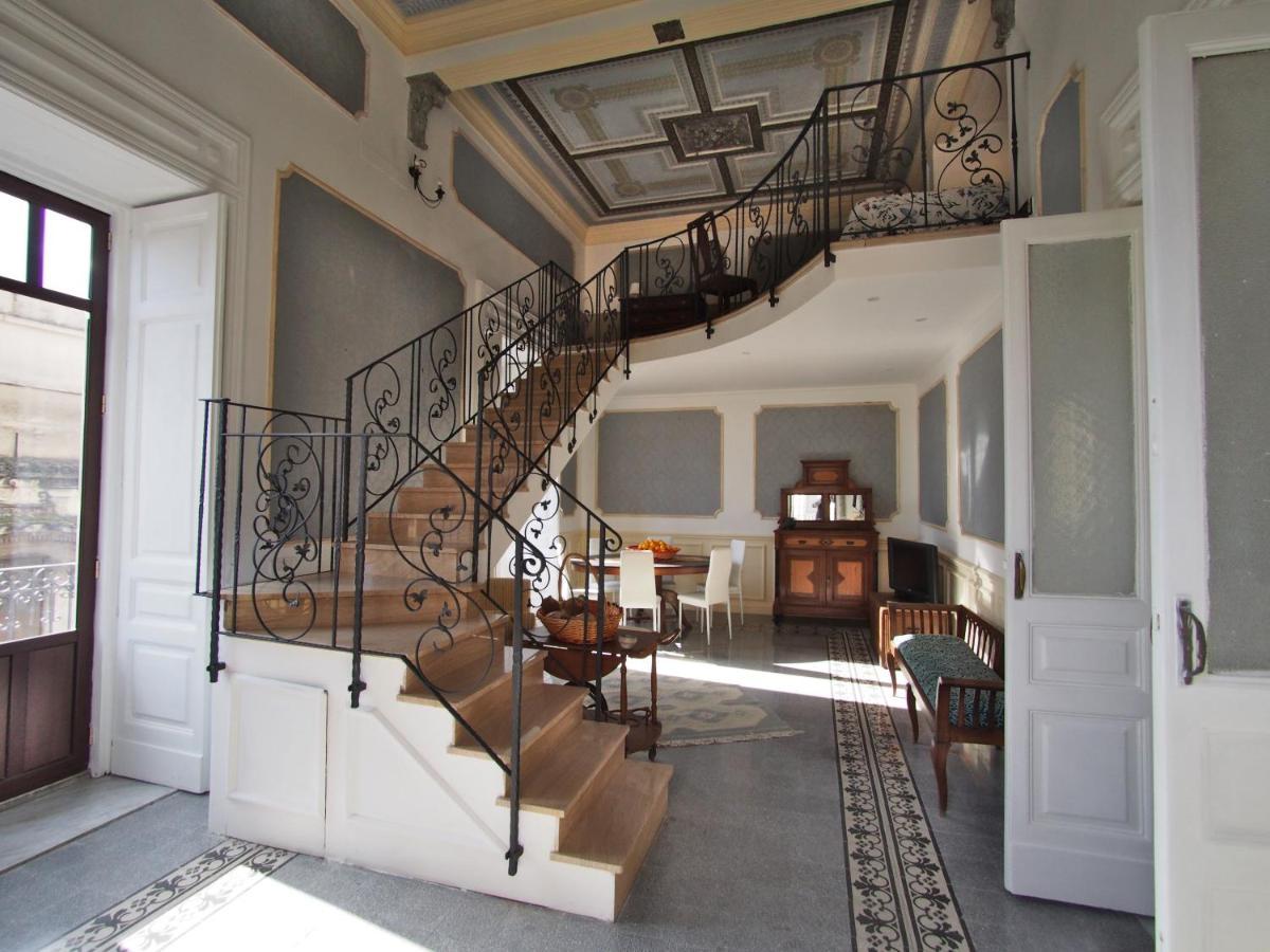 Casa Felice Nel Centro Storico, Tra Etna E Mare Apartment Catania Luaran gambar