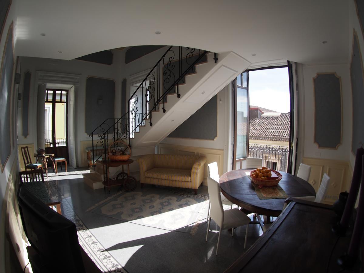 Casa Felice Nel Centro Storico, Tra Etna E Mare Apartment Catania Luaran gambar