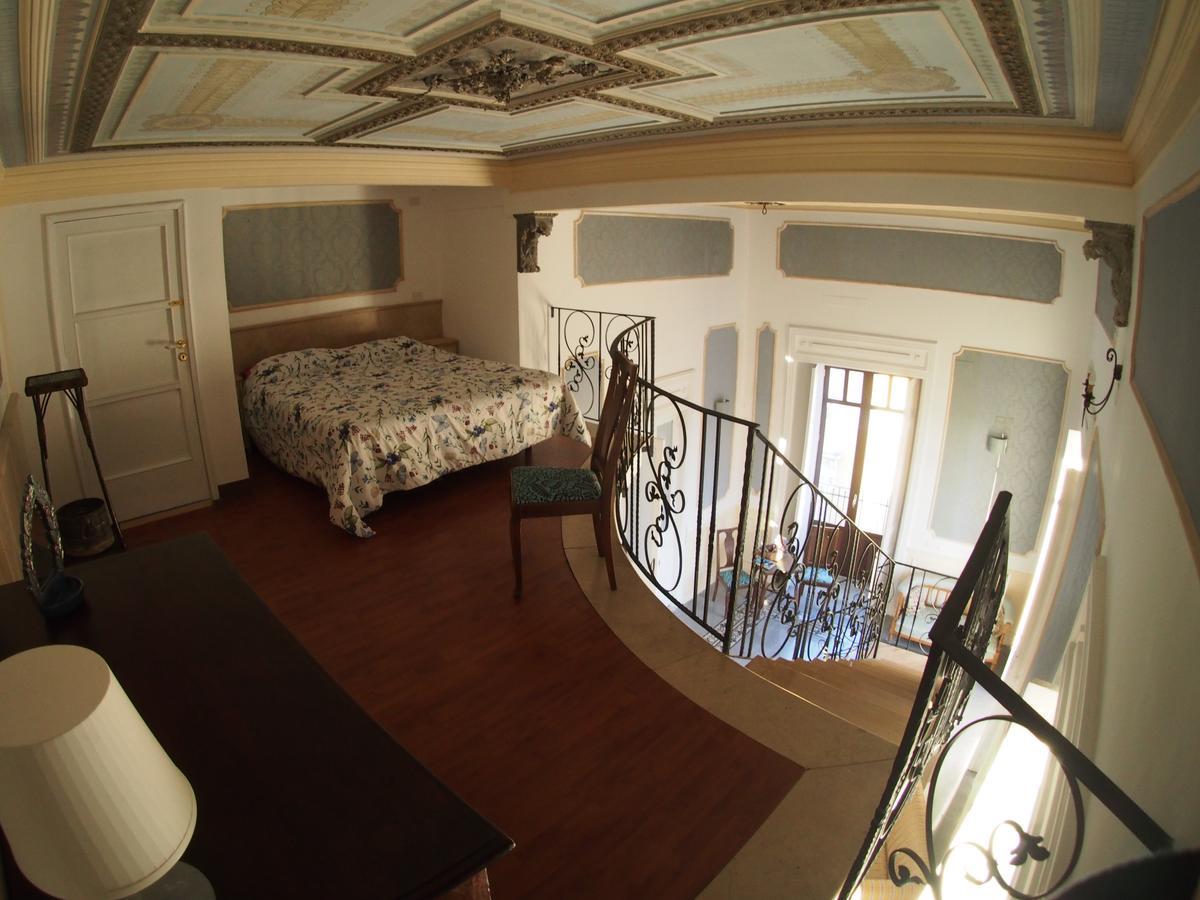 Casa Felice Nel Centro Storico, Tra Etna E Mare Apartment Catania Luaran gambar